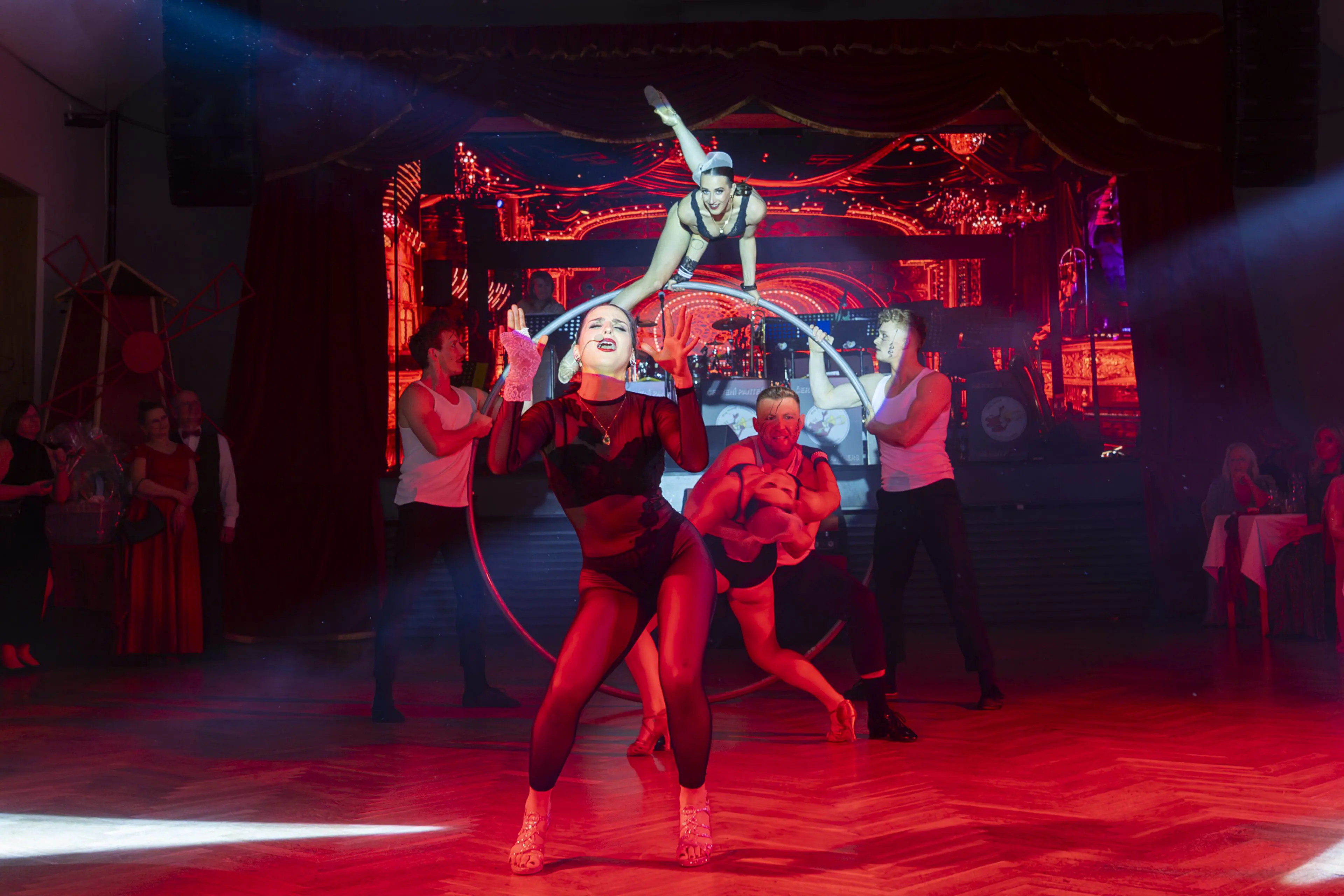 Kreativní koncept a scénář – originální nápady, dramaturgie a vizuální styl celé akce.