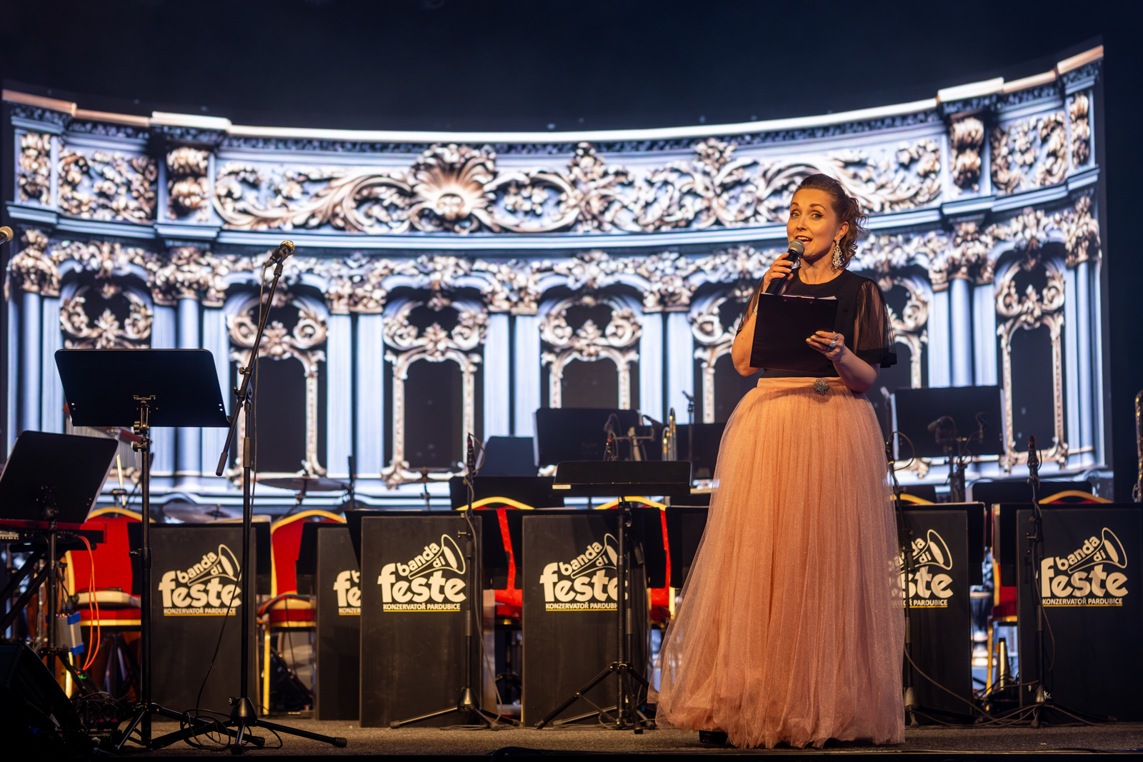 Technické zajištění – ozvučení, osvětlení, stage design, av technika, projekce.